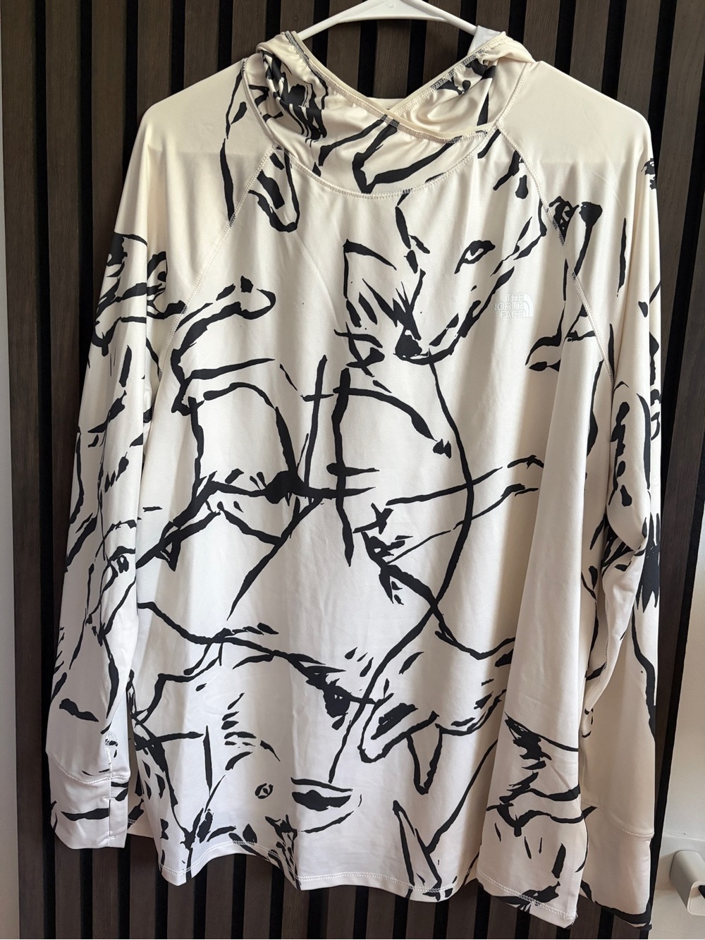 The North Face Women’s 1X White Black Graphic Hooded Performance Top Stretch UPF